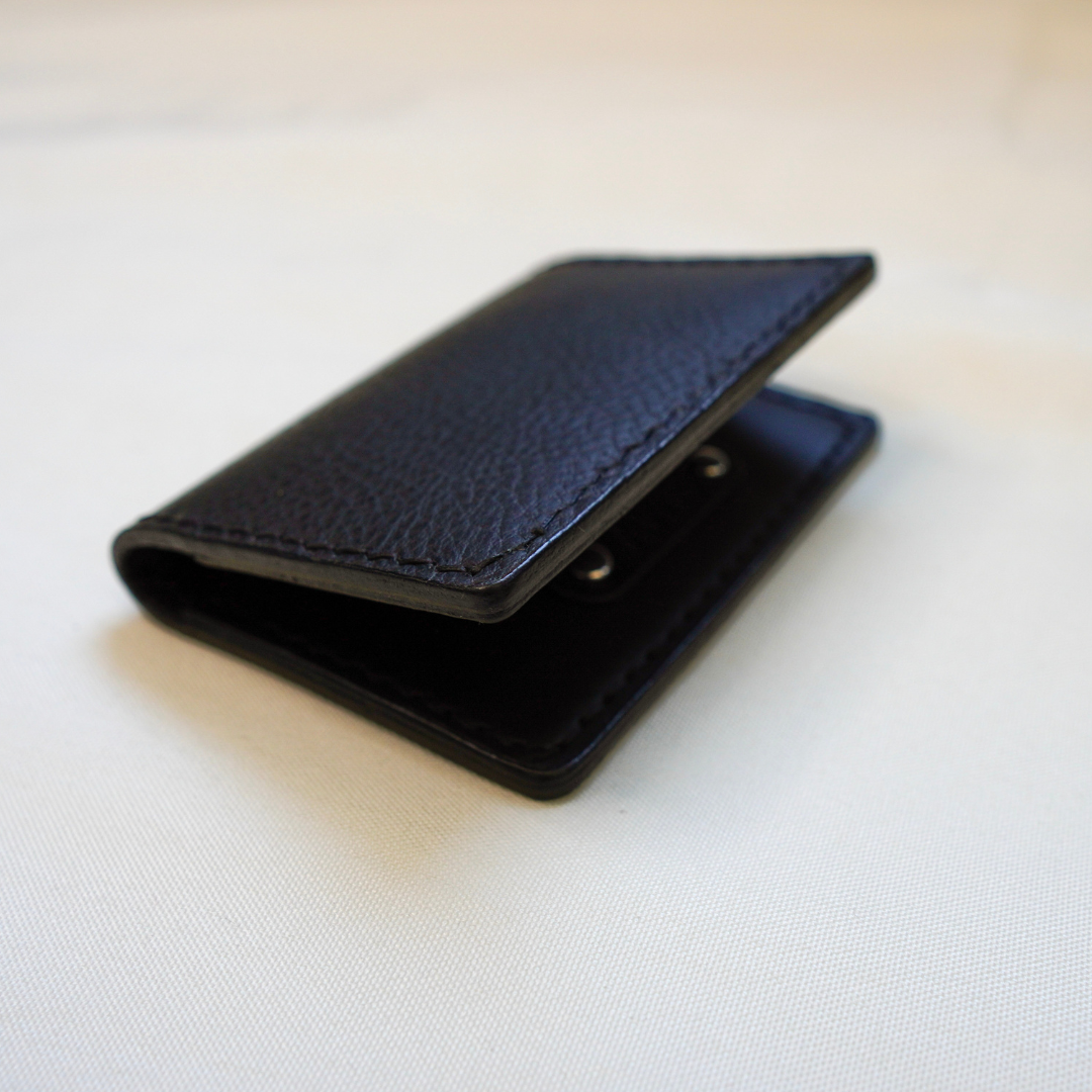 Simple & Small Bifold - Black Pebbled